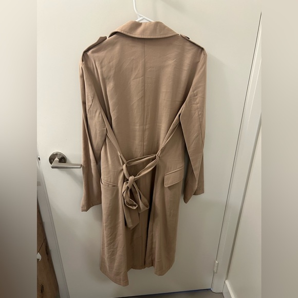 Trench coat - Picture 2 of 3